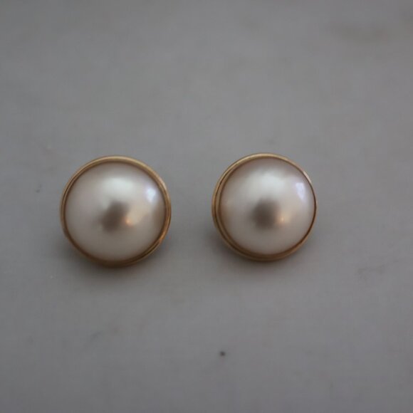 Absolutely Stunning 14K Gold and Mabe Pearl Earrings – Unique/Rare - Clip - Picture 3 of 12